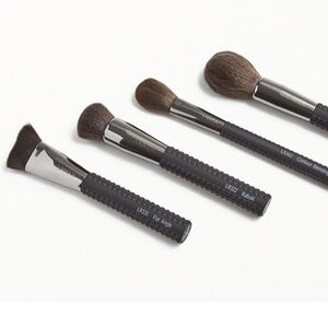 Laruce 4 piece makeup brush set 💗
